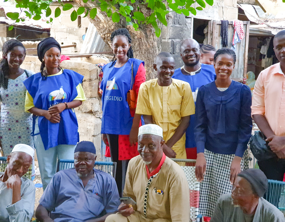 Met de ouderen met lepra uit het dorp Bougouba, Mali, samen met de Gemeenschap van Sant'Egidio in Bamako