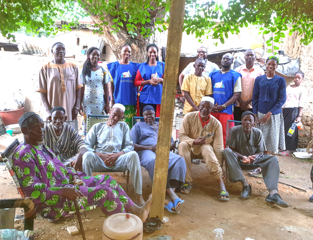 Met de ouderen met lepra uit het dorp Bougouba, Mali, samen met de Gemeenschap van Sant'Egidio in Bamako
