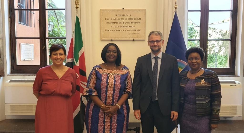 La ministra de Exteriores de Kenia, Raychelle Omamo, visita Sant'Egidio
