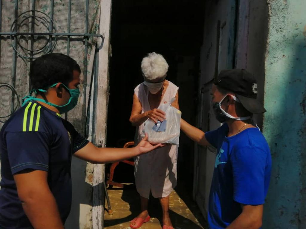Contra el aislamiento de los ancianos: en Santiago de Cuba con los Jóvenes por la Paz