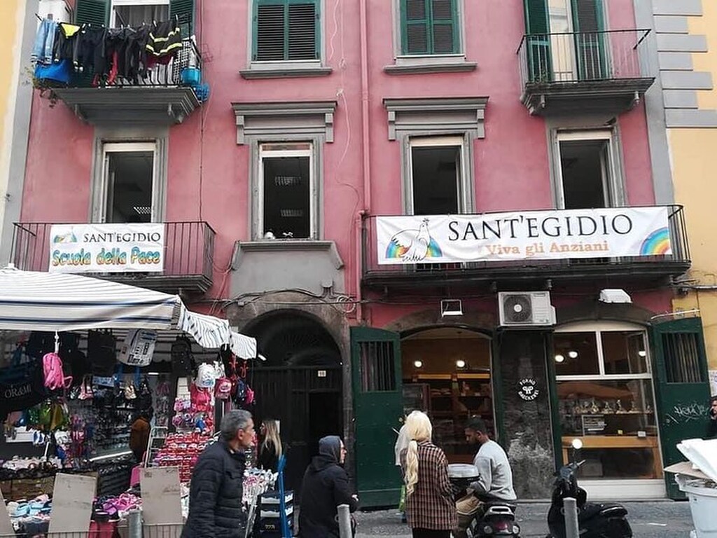 Nel cuore di Napoli, un nuovo spazio di solidarietà e integrazione per anziani e giovani: la casa della pace