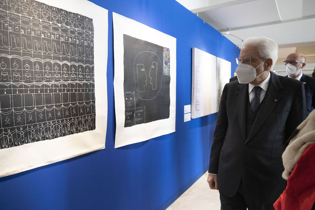 Präsident Matarella besucht die Ausstellung der Kunstwerkstatt der Gemeinschaft Sant'Egidio an der Universität La Sapienza in Rom