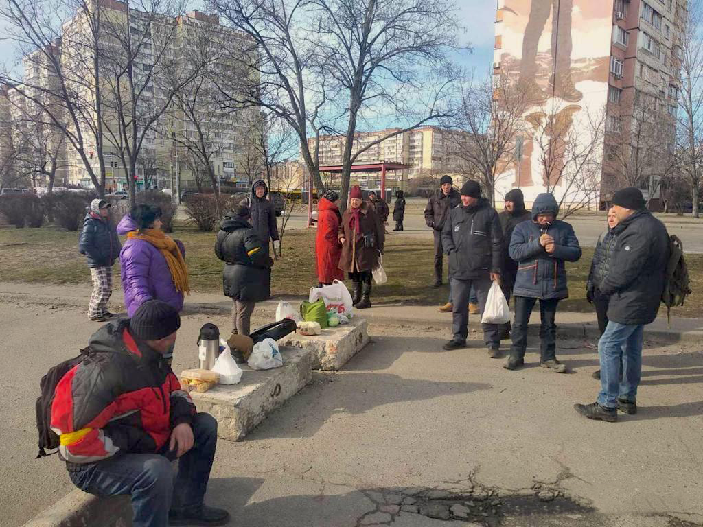 Sant'Egidio a Kiev, ovvero l'amore più forte della guerra. Le persone della Comunità, nella città tanto colpita, hanno cura dei poveri e degli anziani