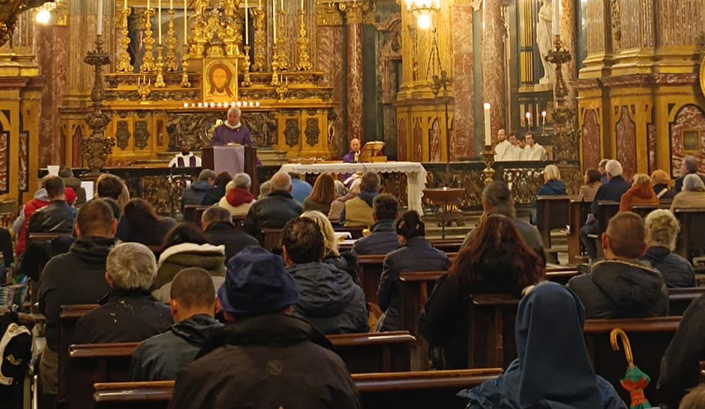 « C’est l’Évangile en action ». À Turin, une visite du Cardinal Krajewski placée sous le signe de l'attention aux plus pauvres