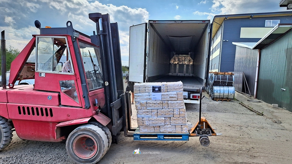 Oekraïne: 500 dagen oorlog, 100 vrachtwagens humanitaire hulp van de Italiaanse en Europese Gemeenschap van Sant'Egidio
