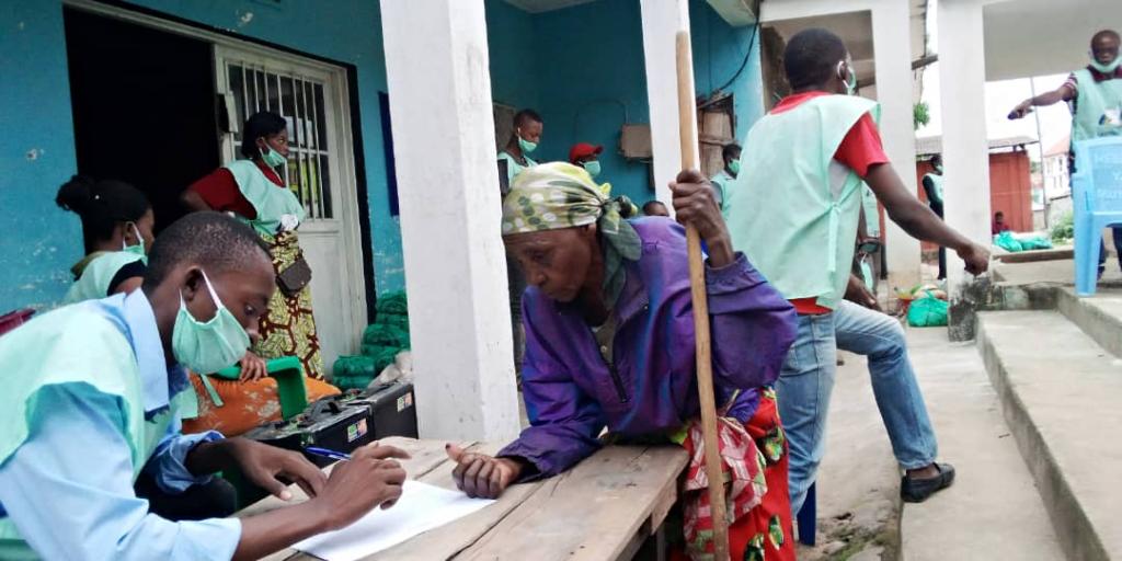 Congo, en Uvira: los primeros auxilios de Sant'Egidio después de la inundación que ha dejado 80.000 personas sin hogar