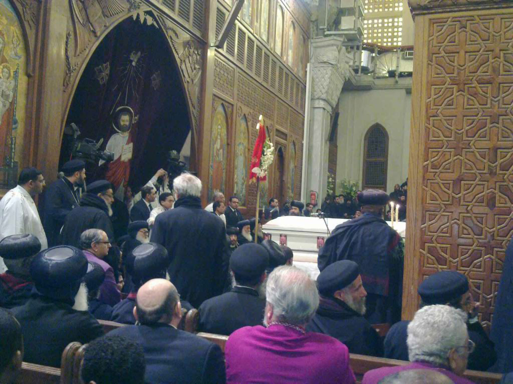 Una immagine dei funerali celebrati nella cattedrale copta ortodossa di San Marco a Il Cairo