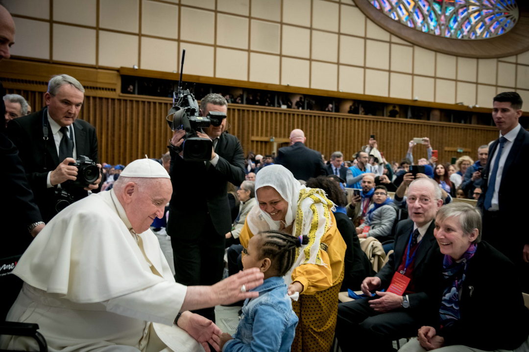 Papa Francesco incontra i rifugiati dei corridoi umanitari