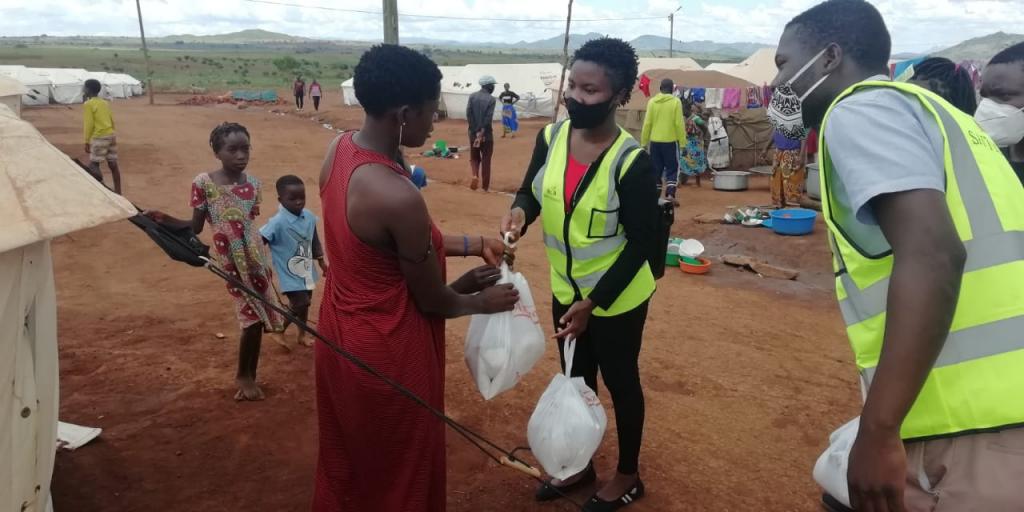 Navidad en los campos de refugiados del norte de Mozambique, donde el regalo más grande es la esperanza de la paz