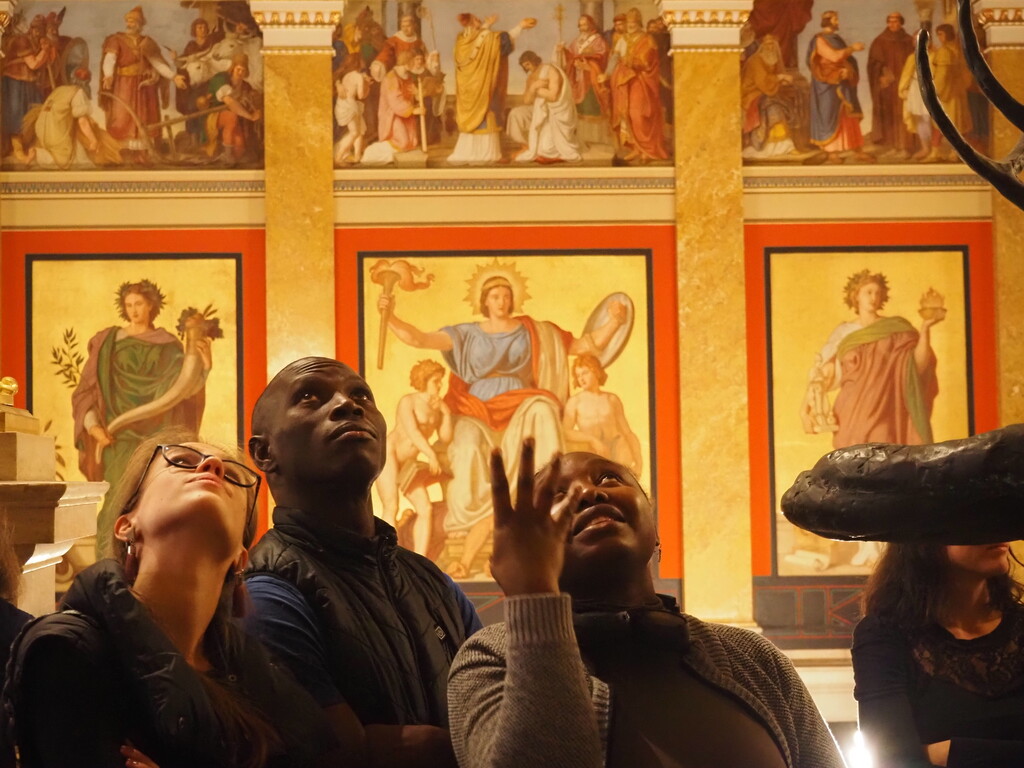 Am Welttag der Armen lädt Sant'Egidio in Budapest befreundete Geflüchtete zu einem Besuch des Nationalmuseums ein