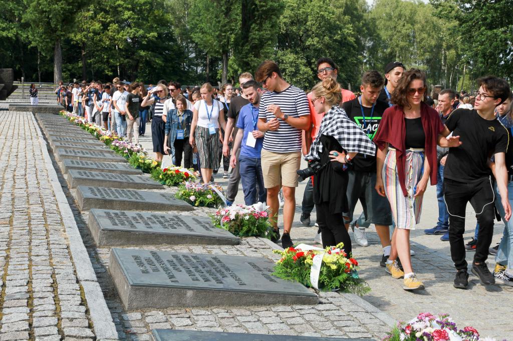 Roms, le 2 août : souvenir de l'extermination de 4000 personnes en une seule journée à Auschwitz