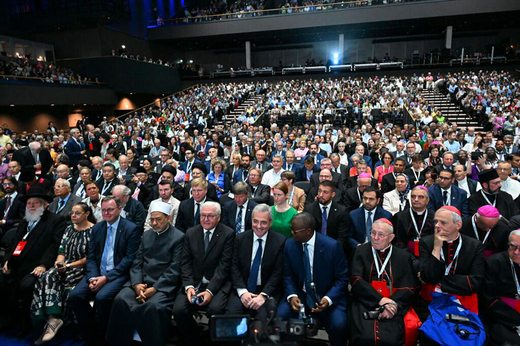 安德肋-黎加迪在国际和平会议开幕式上致辞