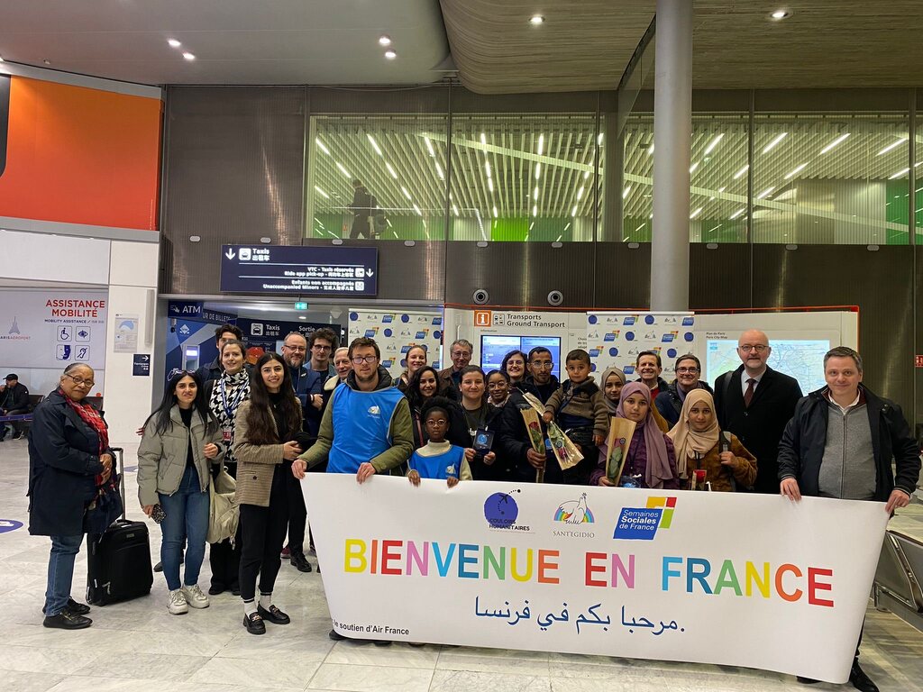 Au début de la semaine sainte, les couloirs humanitaires sont une lueur de Pâques! Deux familles de réfugiés syriens sont arrivées à Paris ce mardi 4 avril