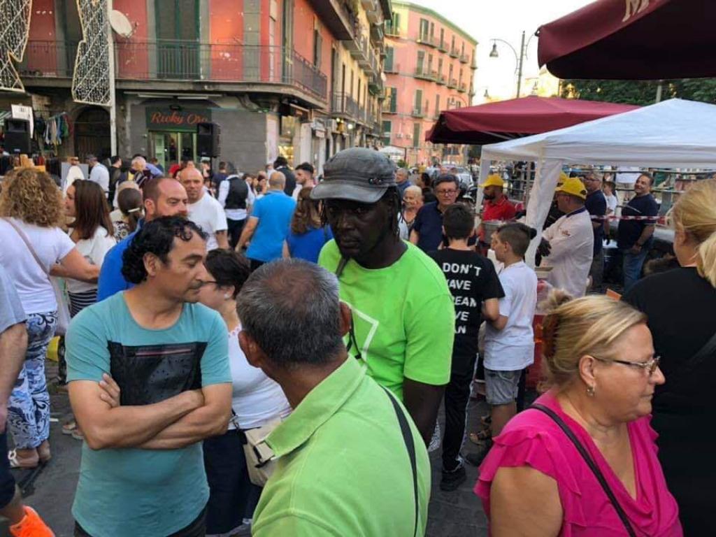 Una festa nel popolato quartiere dei Vergini – Sanità (Napoli), all'insegna della solidarietà e dell'integrazione