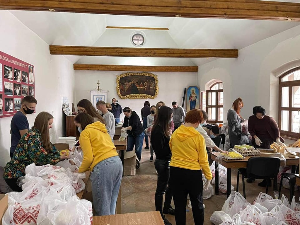En Ucrania la Pascua ortodoxa recién transcurrida es motivo de amistad con los pobres