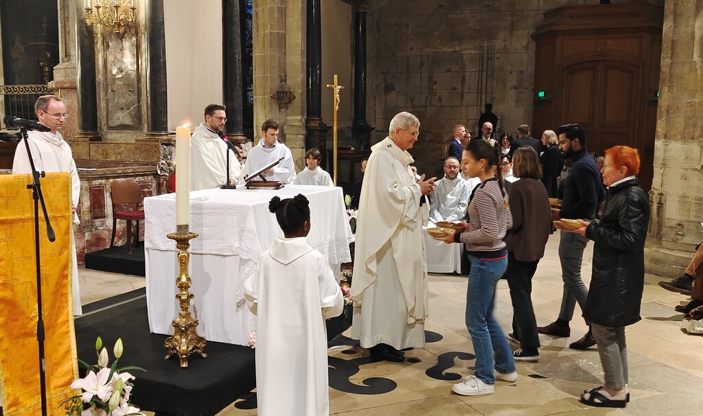 In Paris Feier zum Jahrestag von Sant'Egidio in der Kirche Saint Merry mit Erzbischof Laurent Ulrich