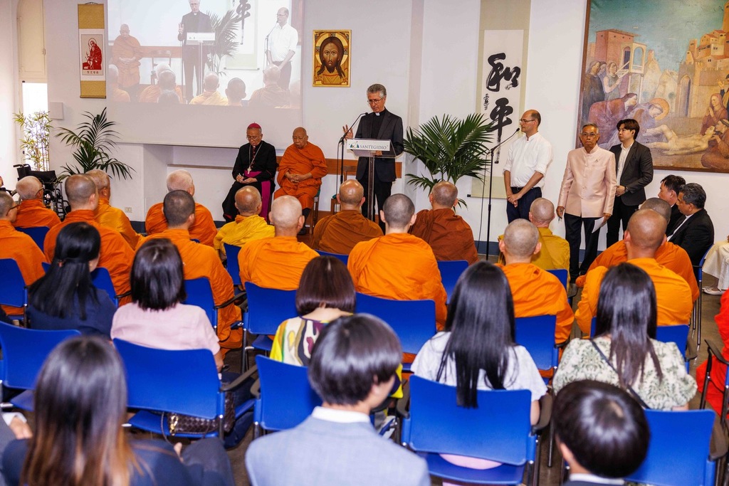 Una delegació de monjos budistes de Tailàndia visita Sant’Egidio seguint l’esperit de la pau