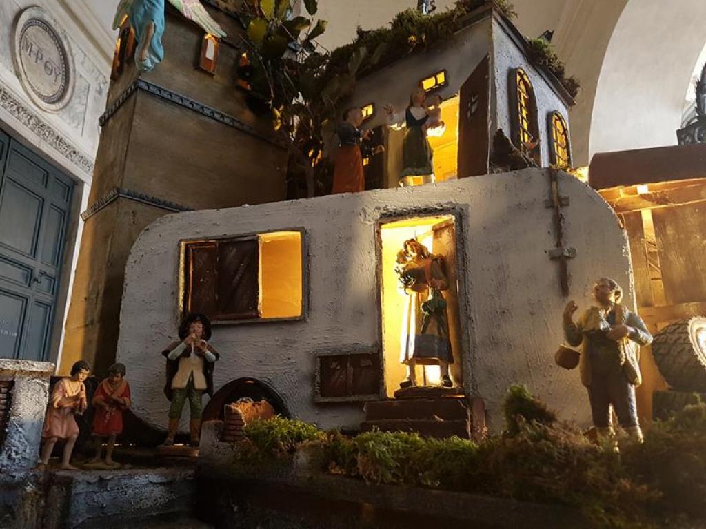 Visite de la crèche de Santa Maria in Trastevere: autour de Jésus qui naît, un peuple de pauvres retrouve l'espérance