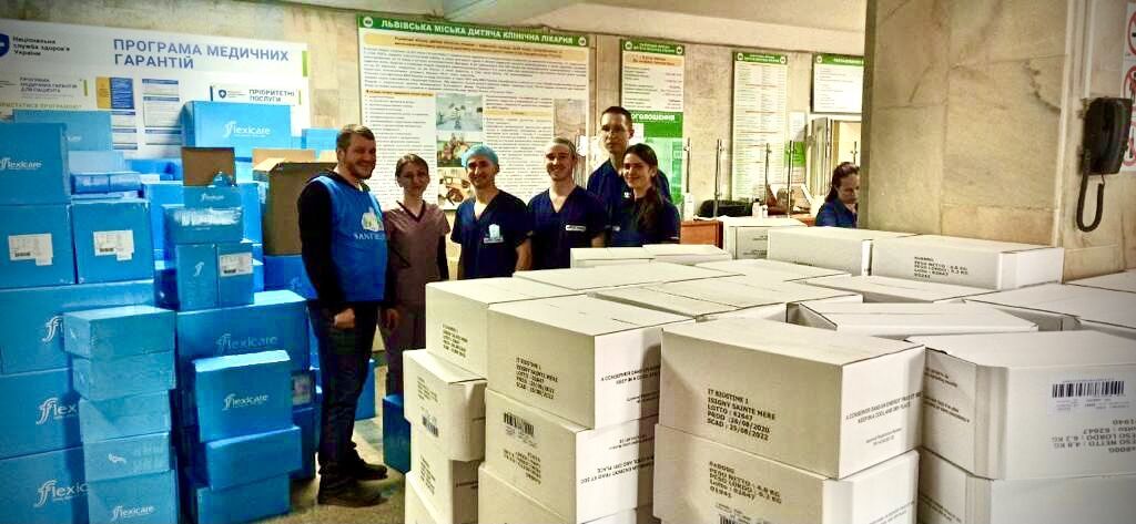 Ha arribat a Lviv el segon carregament d'ajuda. La Comunitat d'Ucraïna treballa per distribuir-lo a l'hospital infantil i a les zones interiors d'Ucraïna