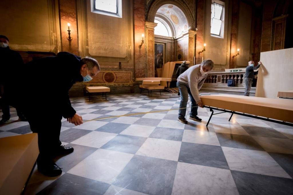 L'église de San Calisto à Rome a ouvert ses portes pour accueillir les sans-abris pendant la nuit. Au cœur de la pandémie, n'oublions pas les plus petits