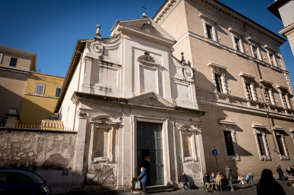 L'église de San Calisto à Rome a ouvert ses portes pour accueillir les sans-abris pendant la nuit. Au cœur de la pandémie, n'oublions pas les plus petits