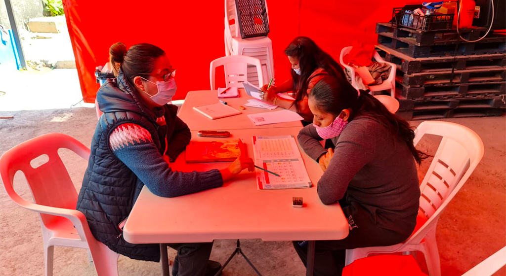 Nunca es demasiado tarde: curso de alfabetización para adultos en Ciudad de México