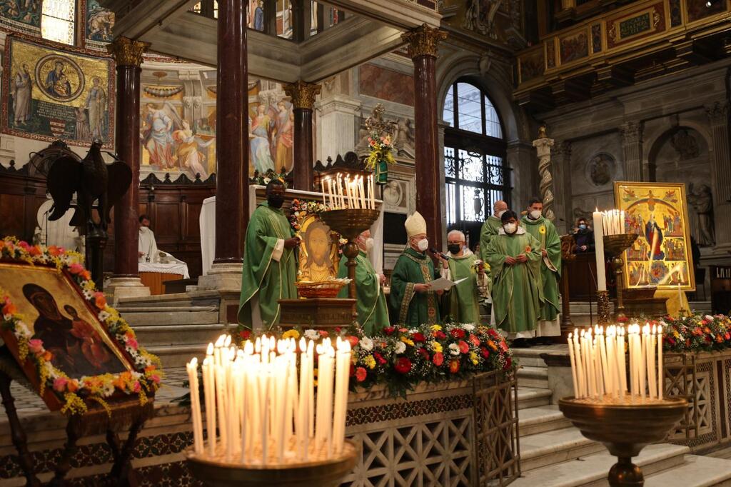 In tanti alla liturgia in ricordo di Modesta. Mons. Vincenzo Paglia:  “La sua memoria ha creato un grande movimento di solidarietà”