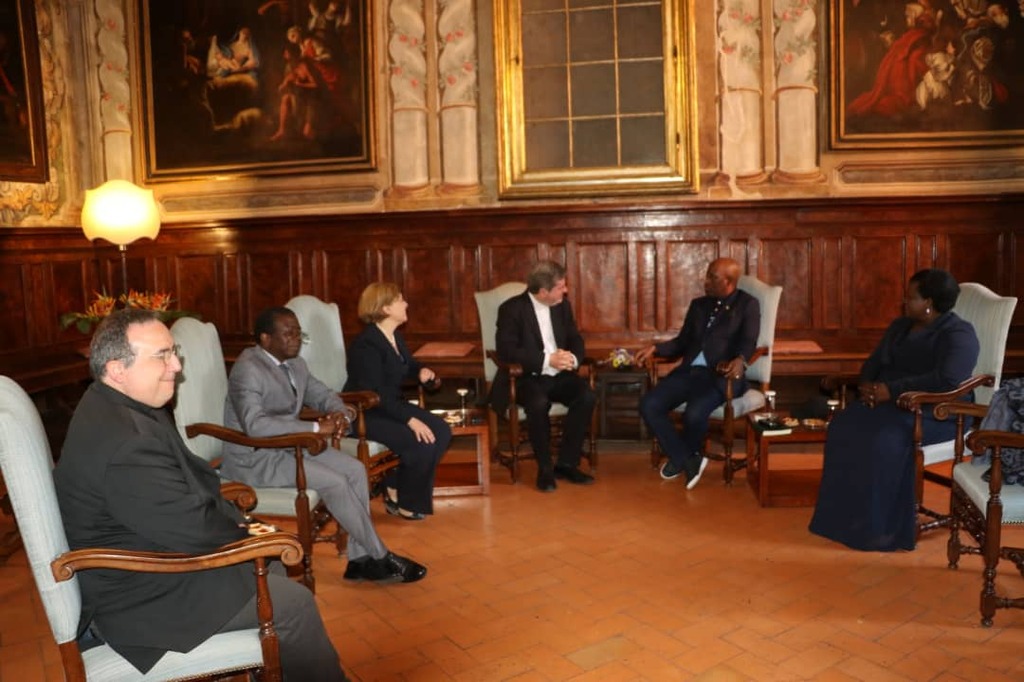 Der Premierminister der Republik Burundi, Gervais Ndirakobuca, zu Besuch bei der Gemeinschaft Sant'Egidio 