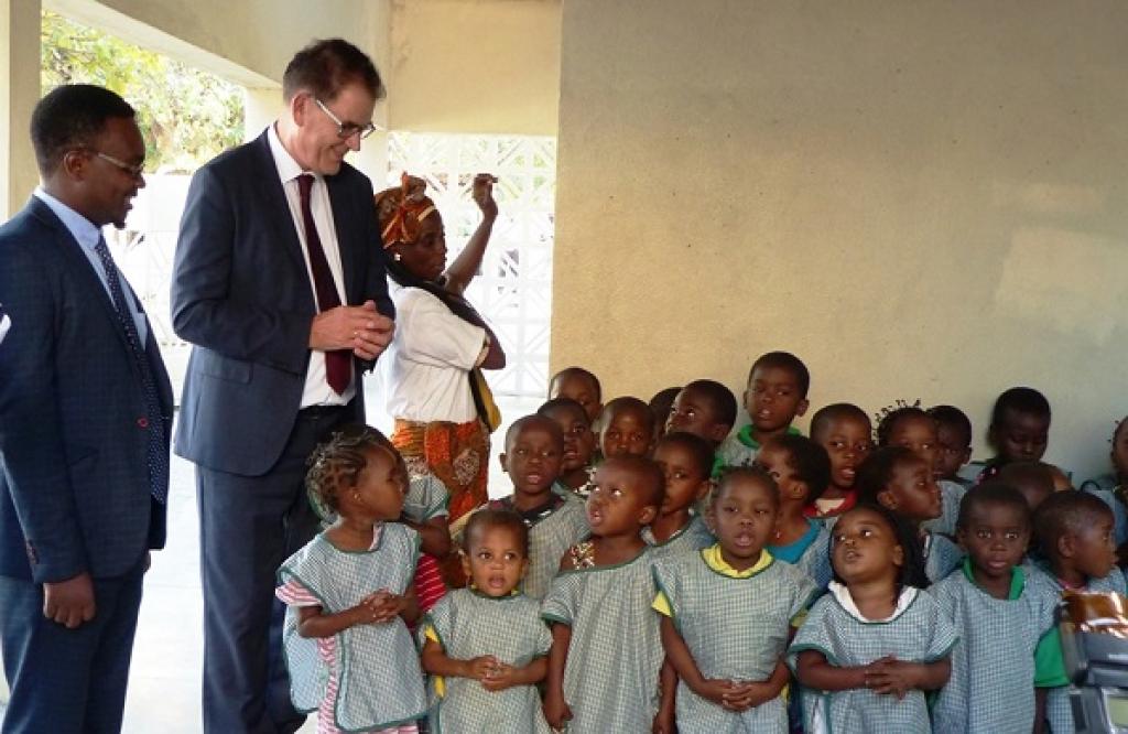 Der deutsche Entwicklungshilfeminister Dr. Gerd Müller besucht die Gemeinschaft Sant’Egidio in Beira, Mosambik