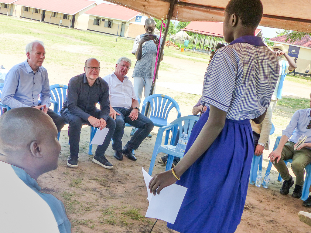 Una delegación de la región de Sajonia (Alemania) visita la Escuela de la paz del campo de refugiados de Nyumanzi, en el norte de Uganda