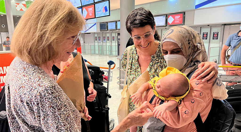 Ayer llegaron a París con los corredores humanitarios algunas familias sirias
