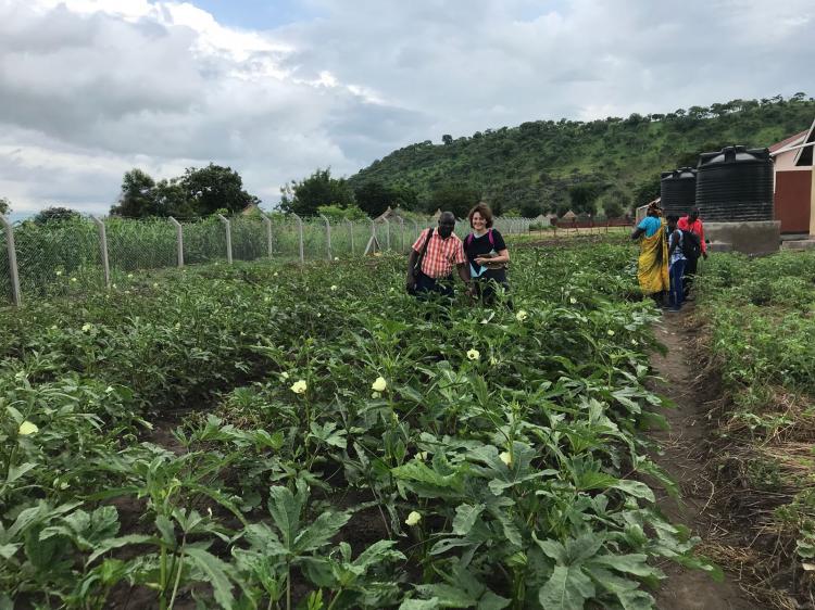 L'arcobaleno dei bambini nel campo profughi di Nyumanzi, in Uganda