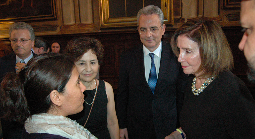 Nancy Pelosi, voorzitter van het Amerikaanse Huis van Afgevaardigden, bezoekt de Gemeenschap van Sant'Egidio in Rome
