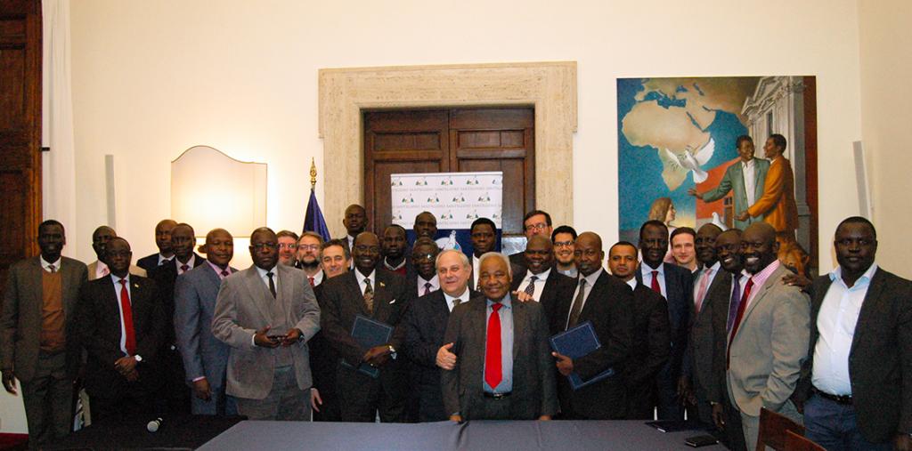 Tous les partis politiques du Soudan du Sud signent un accord de paix à Sant'Egidio