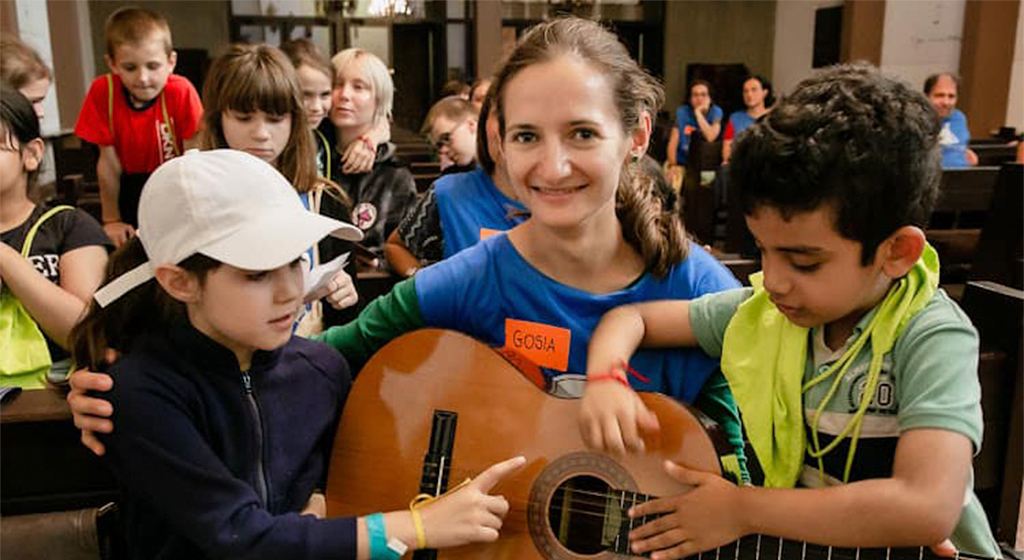 Aprender a vivir en paz: Escuela de Verano para los niños ucranianos de Varsovia
