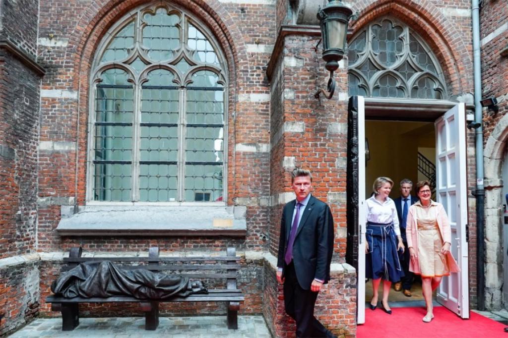 Kamiano turns 25: Queen Mathilde of Belgium visits the soup kitchen of Sant Egidio for the poor in Antwerp