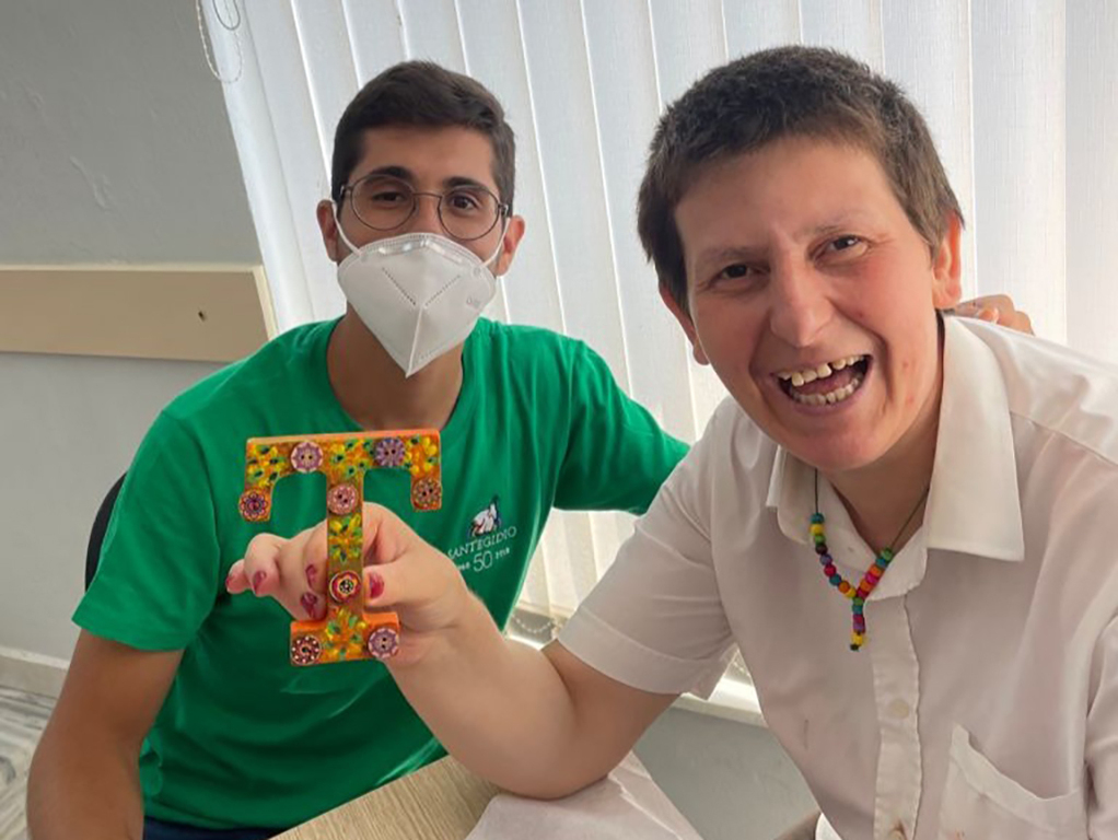 En Albanie, Jeunes pour la Paix et malades psychiatriques se retrouvent pour un été, dépassant l’isolement des mois les plus durs causés par la pandémie