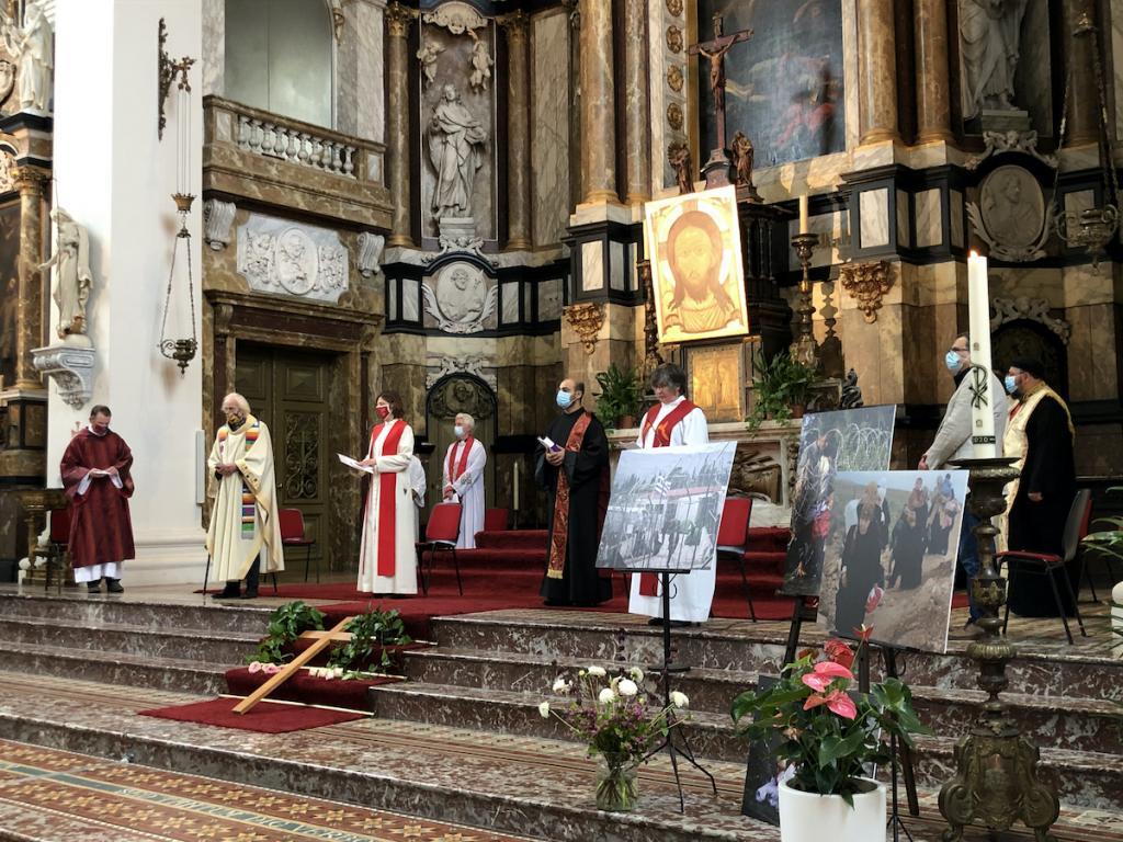 Het oecumenische gebed 'Sterven aan de hoop' in Amsterdam herdenkt de onderweg naar Europa omgekomen vluchtelingen