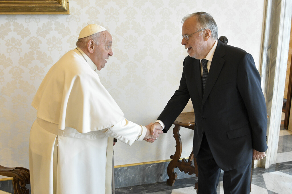Paus Franciscus ontvangt Andrea Riccardi in audiëntie. Oekraïne en migranten centraal in gesprekken