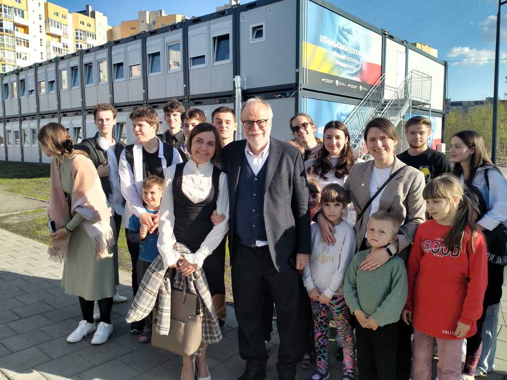 La visita di Andrea Riccardi in Ucraina, segno di unità e vicinanza a comunità che da più di un anno resistono alla guerra con la solidarietà e la preghiera