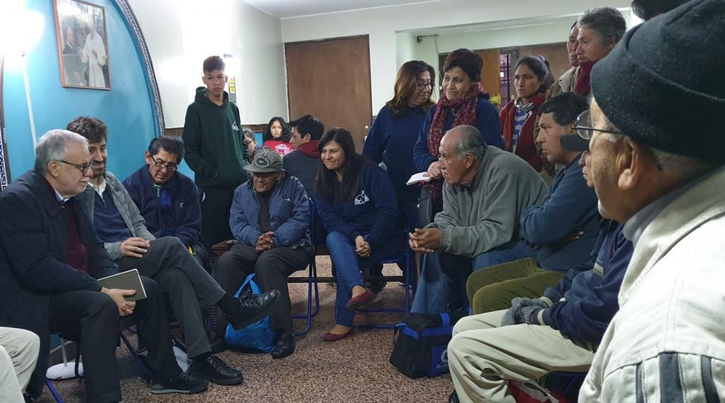 Eine Gemeinschaft des Volkes in einer südamerikanischen Großstadt: der Besuch von Andrea Riccardi in Lima