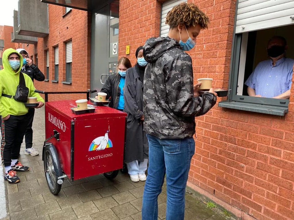 À Anvers, un vélo solidaire apporte de la nourriture aux personnes âgées isolées