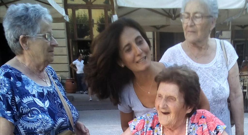 Quand les vacances avec les aînés se transforment en une surprise de l'histoire : l'été de la solidarité