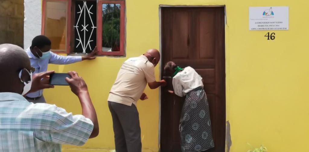 Zur Feier des internationalen Tages der älteren Menschen werden in Beira zehn neue Häuser übergeben