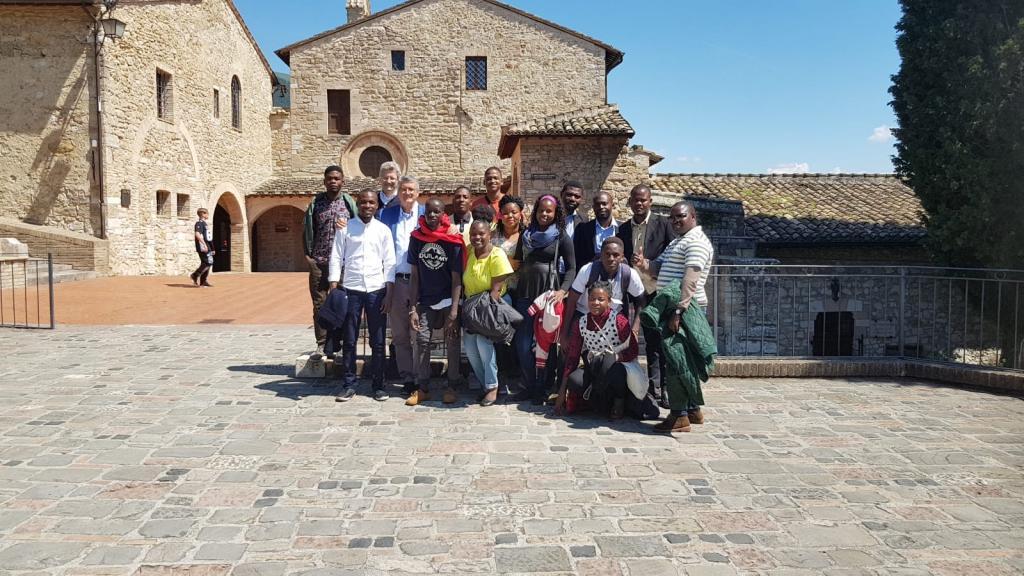 A Assise, sur les traces de saint François: le pèlerinage du congrès international des Communautés de Sant'Egidio