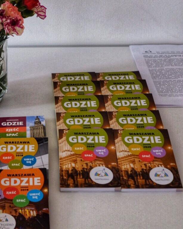 Un librito y una app que salvan vidas. Se presenta en Varsovia la cuarta edición de la guía «Dónde comer, dormir y lavarse»