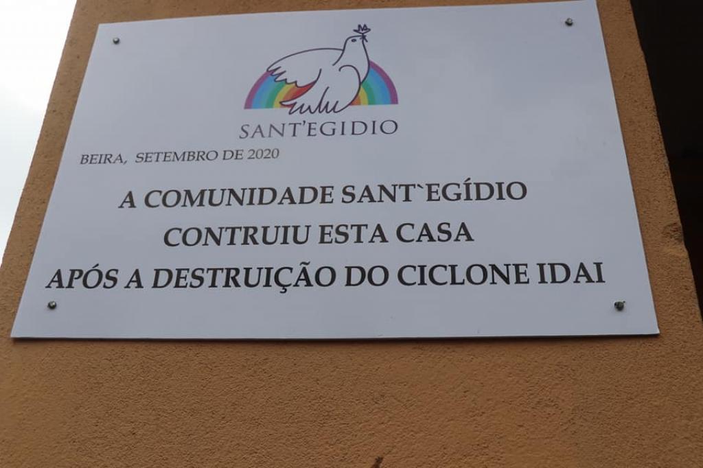 Beira, Mozambique. On the feast day of Sant'Egidio the most beautiful gift is for the elderly: three new houses 