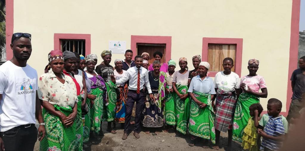 14 mars 2019 - 14 mars 2020 : un an après le cyclone Idai, Beira revit avec les belles maisons colorées construites par Sant'Egidio dans plusieurs quartiers de la ville