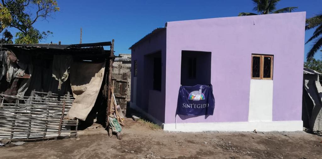 14 de Março de 2019-2020: um ano após o ciclone Idai, a Beira volta à vida com as belas casas coloridas construídas por Sant'Egidio em diferentes bairros da cidade