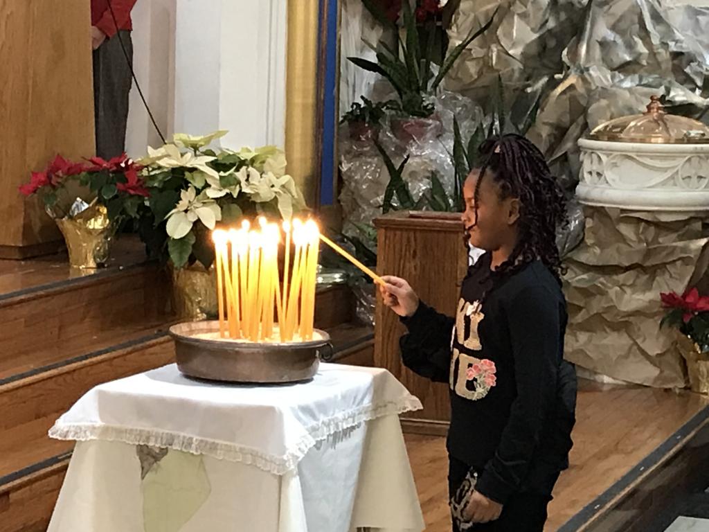 L'any nou al Bronx comença amb la pregària per la pau dels infants